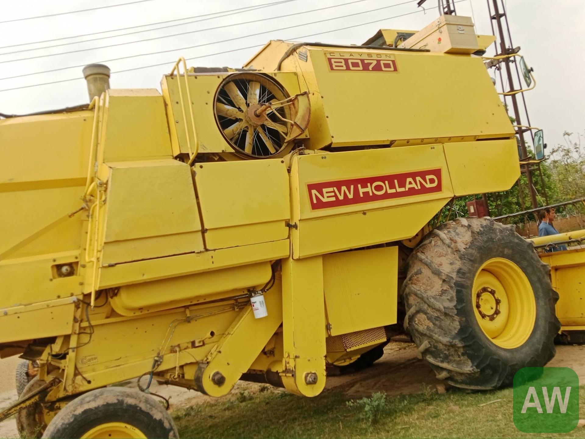 New Holland 8070
