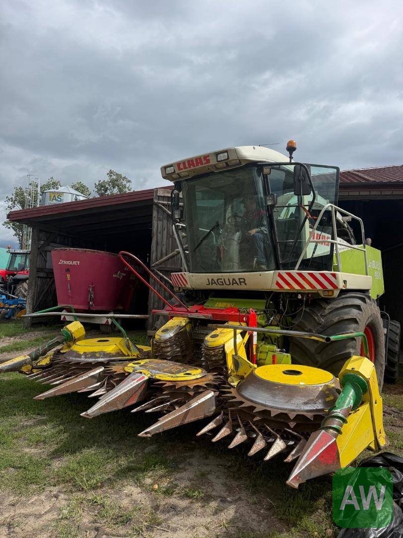 claas jaguar 850 with camper 4500
