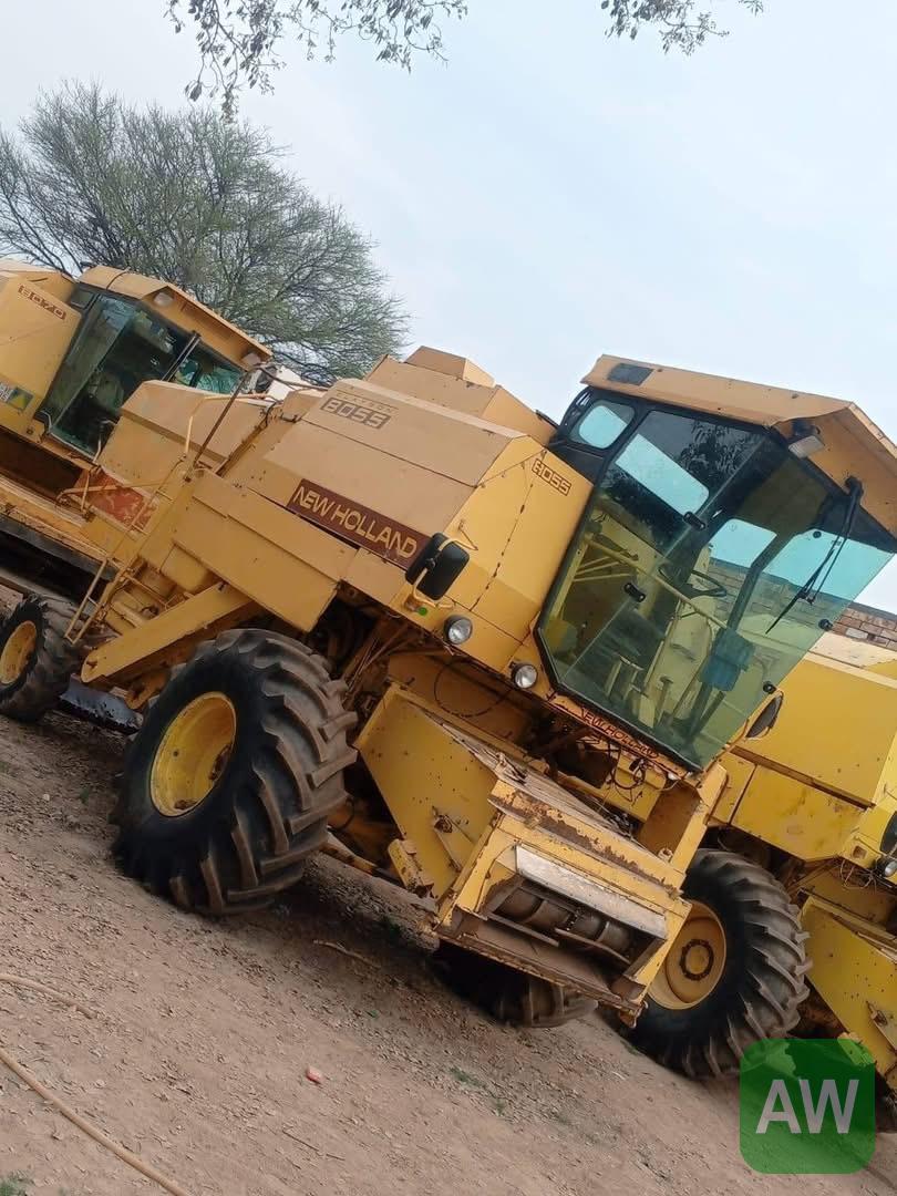 New Holland 8055