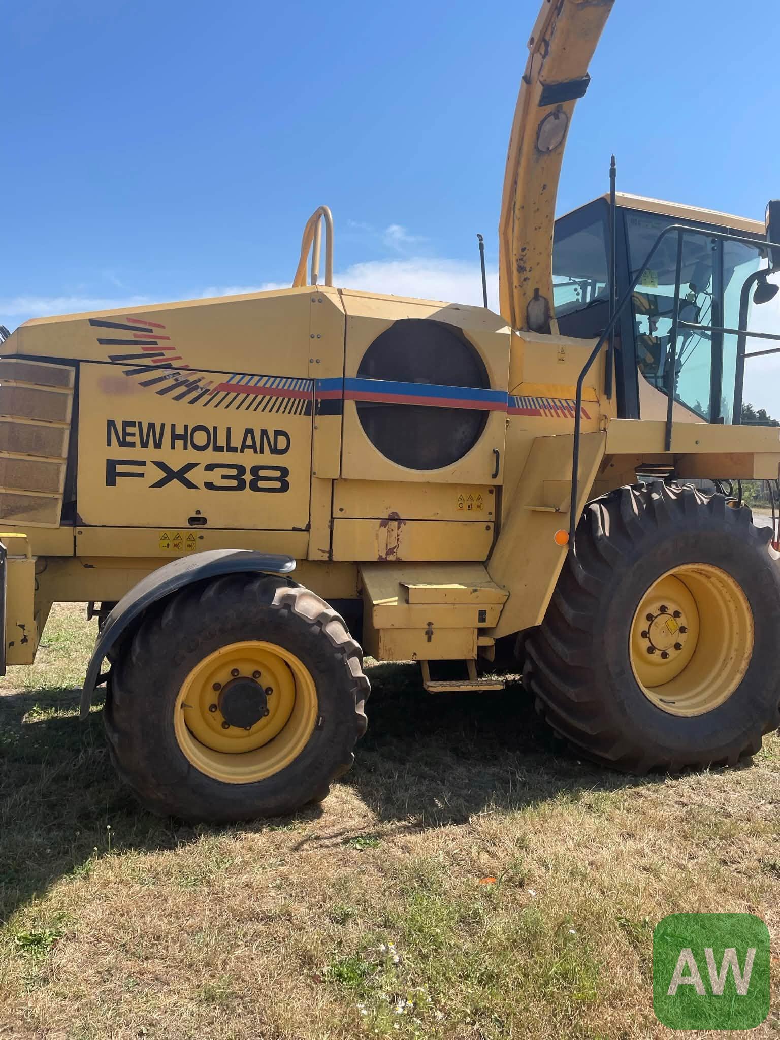 New Holland FX38 Forage Harvester Model 2000