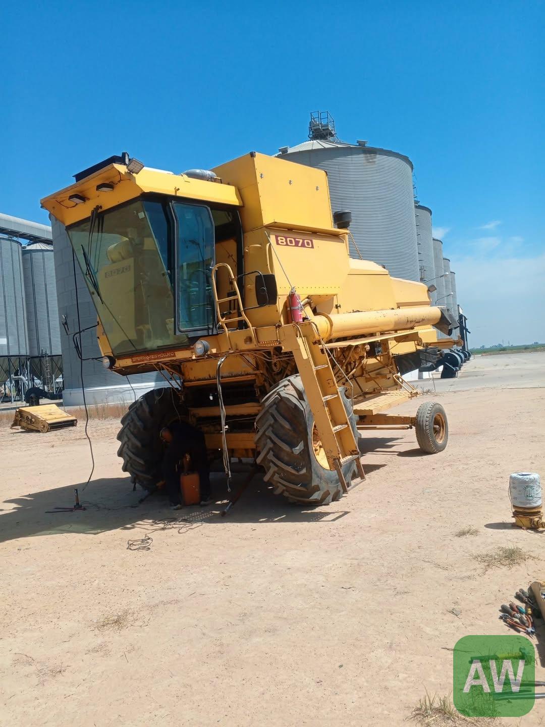 New Holland 8070 Combine Harvester Model 1985