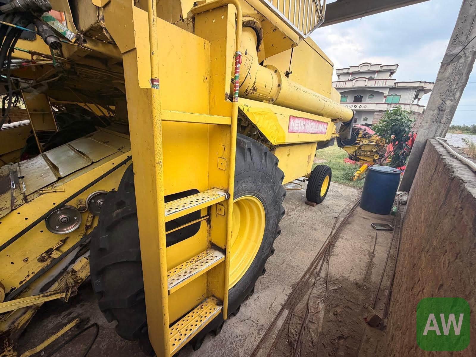 New Holland 8070 Model 1982