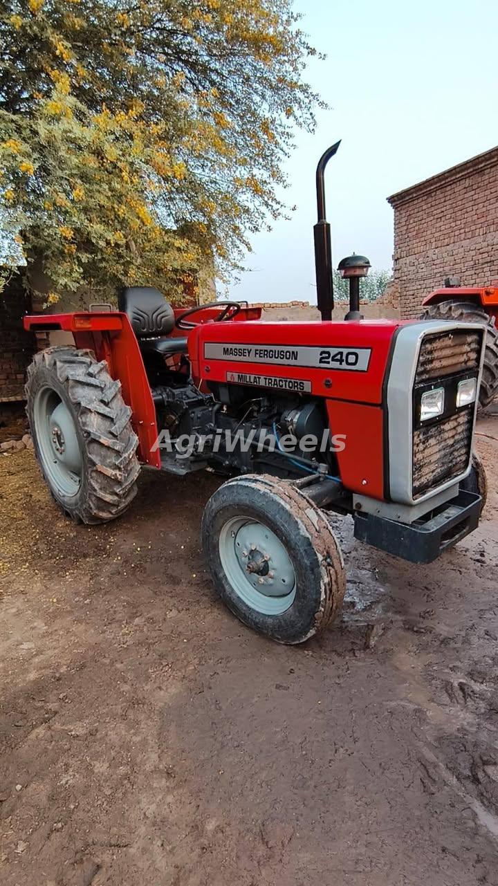 Massey Ferguson 240